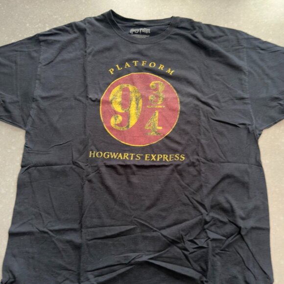 Harry Potter Platform 9¾ Hogwarts Express Graphic T-Shirt – Size 2XL - Picture 2 of 8